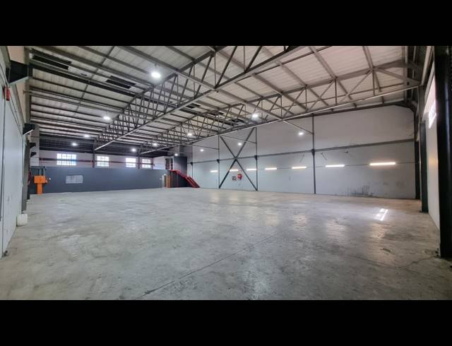 734M² WAREHOUSE TO LET IN JET PARK